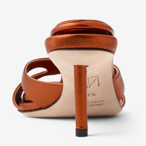 Tamara Mellon Futura Sandal Sz 37.5 EU / 7 US. Summer 2023 collection. Sold out. - Picture 5 of 9